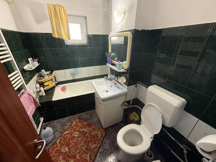 Apartament cu 3 camere decomandat, mobilat în Dacia