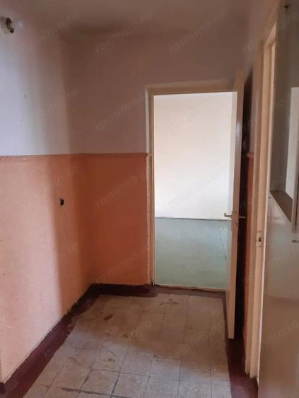 Apartament cu 3 camere decomandat în Piața Centrală