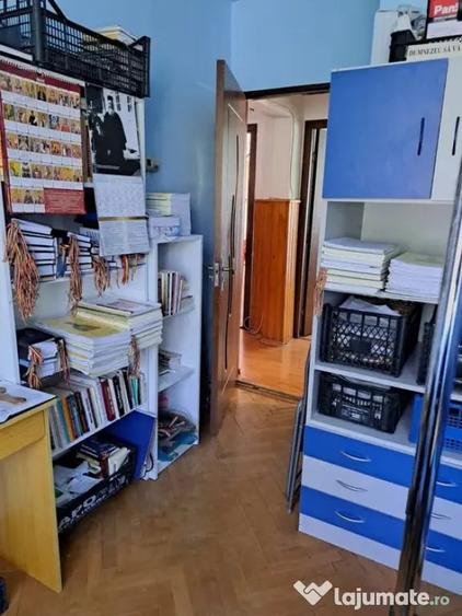 Apartament cu 3 camere decomandat în Rovine