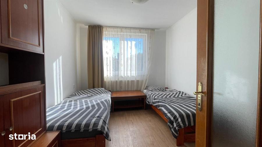 Casă cu 8 camere cu Teren 370 Mp în Central