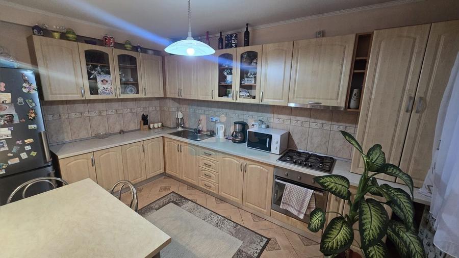 Apartament cu 3 camere semidecomandat în Gherla