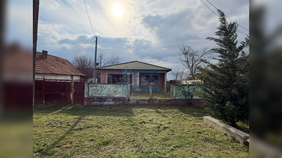 Casa noua nefinalizata 1679 MP teren Ciumeghiu Bihor. - 4
