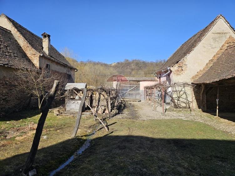 Casă individuală cu 2 camere cu Teren 1377 Mp în Cloașterf