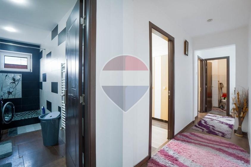 Apartament cu 3 camere decomandat, mobilat în Tractorul