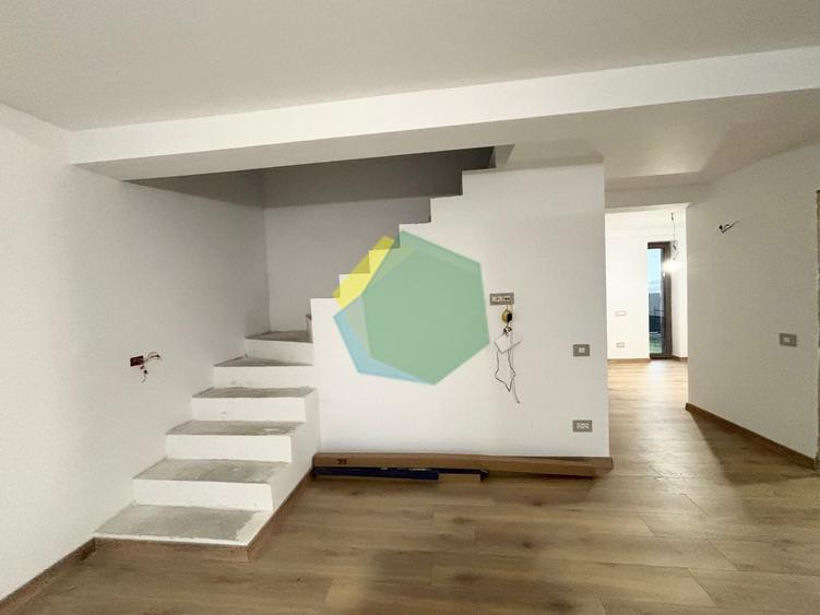 Duplex cu 5 camere cu Garaj în Jilava