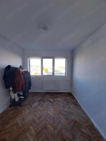 Apartament cu 3 camere decomandat în Vest