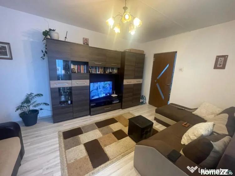 Apartament cu 3 camere semidecomandat în Valea Rosie