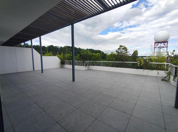 Apartament cu 4 camere în Băneasa