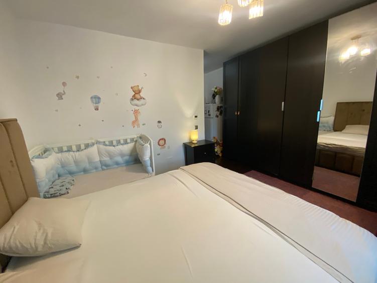 Apartament cu 3 camere semidecomandat, mobilat în Vitan Mall