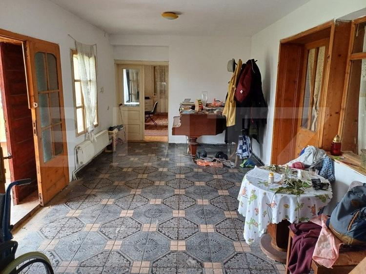 Casă individuală cu 6 camere cu Canalizare în Tureni