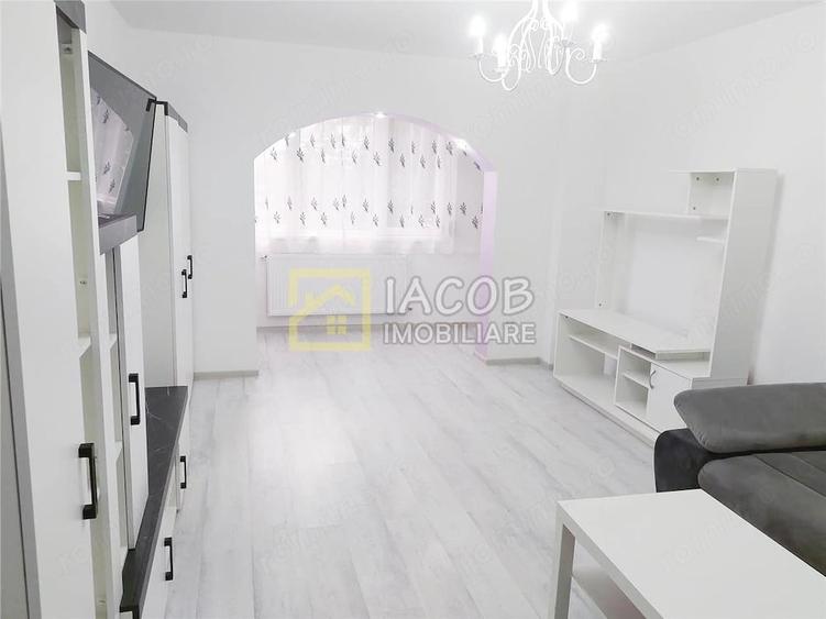 Apartament cu 3 camere decomandat în Republicii