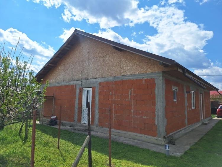 Casă individuală cu 3 camere cu Canalizare în Mihail Kogălniceanu