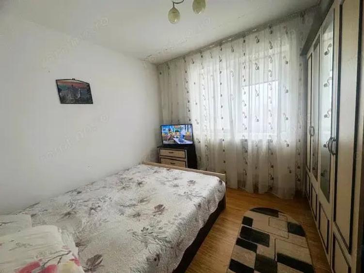 Apartament cu 4 camere decomandat în Drăgănești-Olt