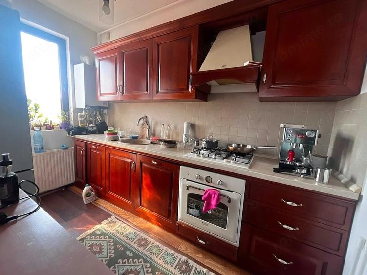 Apartament cu 3 camere decomandat în Grivița