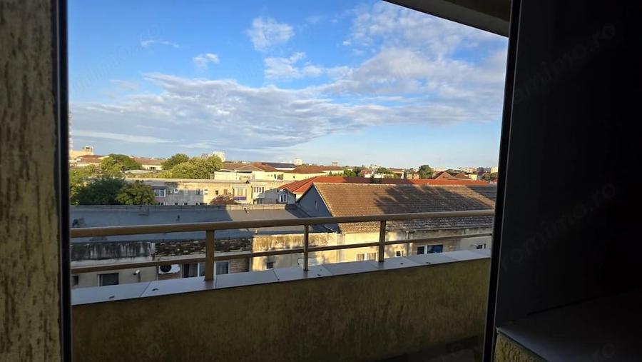 Apartament cu 4 camere decomandat în Complex Studențesc