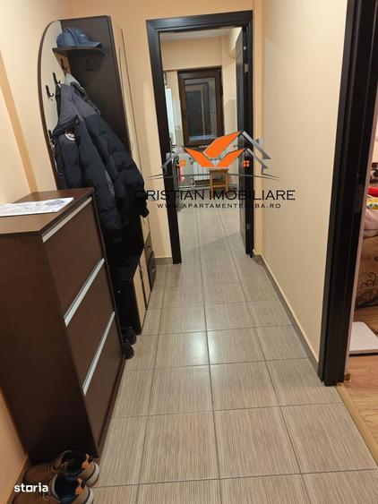 Apartament cu 3 camere decomandat în Cetate