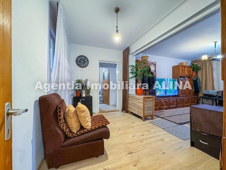Apartament cu 3 camere decomandat în Piața Centrală