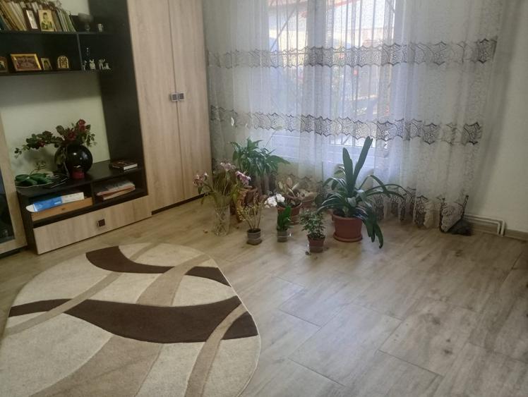 Casă individuală cu 3 camere cu Canalizare în Central