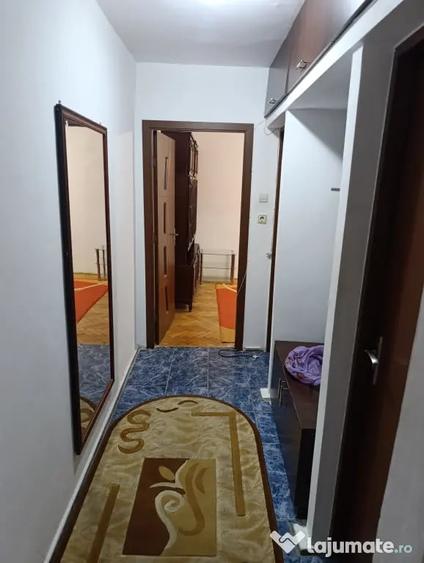 Apartament cu 3 camere semidecomandat în Alexandru cel Bun