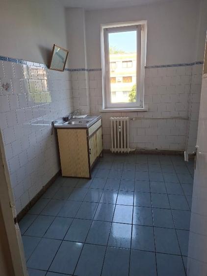 Apartament cu 3 camere semidecomandat în Brazda lui Novac