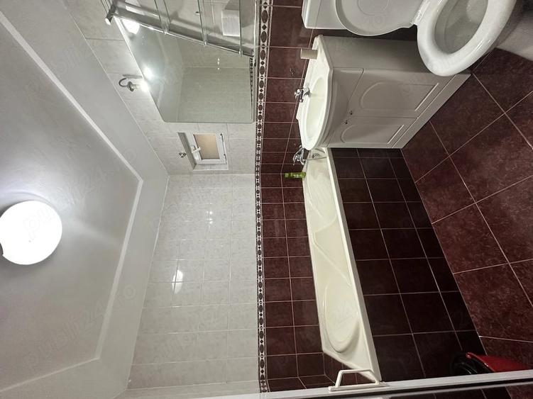 Apartament cu 3 camere decomandat în Dristor