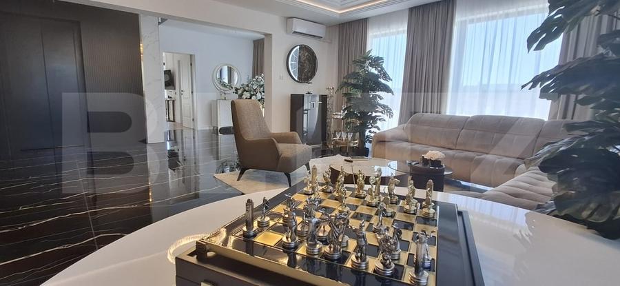 Penthouse cu 8 camere decomandat, mobilat în Frumoasa