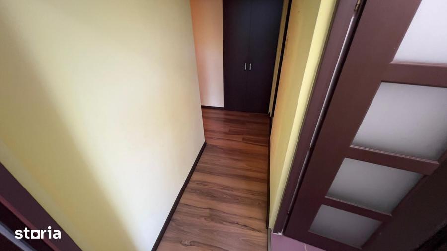 Apartament cu 3 camere decomandat în Petros