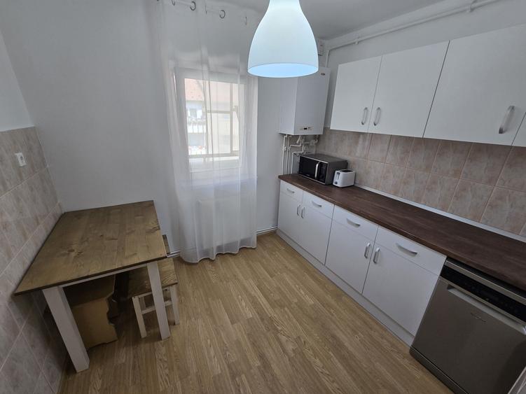 Apartament cu 2 camere decomandat în Lenin