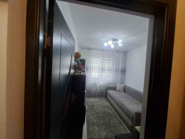 Apartament cu 3 camere decomandat în Metalurgie