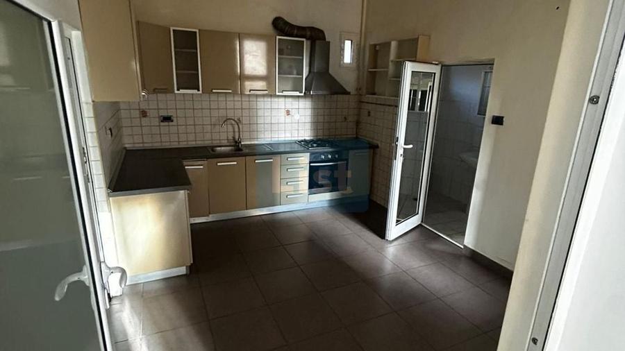 Casă cu 6 camere cu Canalizare în Malul Mureșului
