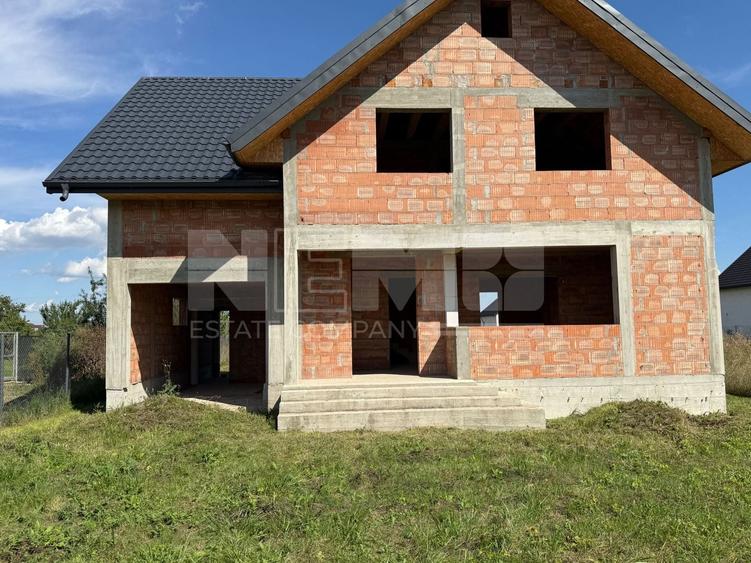 Casă individuală cu 5 camere cu Canalizare în Central
