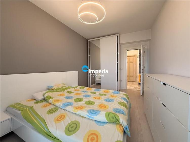 Apartament cu 2 camere decomandat în Podul de Fier