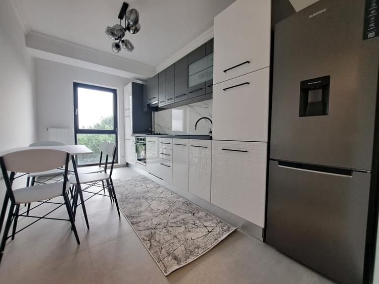 Apartament cu 3 camere decomandat, mobilat în Energia