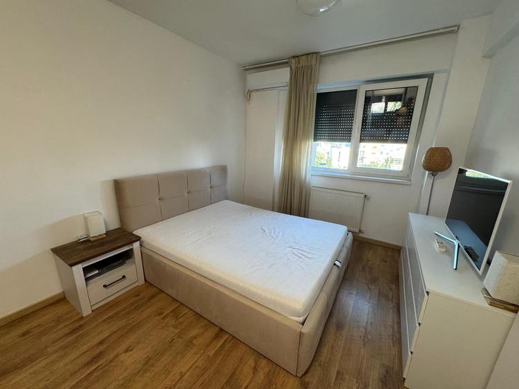 Apartament cu 3 camere semidecomandat în Militari