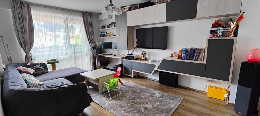 Apartament cu 3 camere decomandat, mobilat în Central