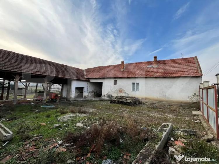 Casă cu 3 camere cu Teren 3000 Mp în Central