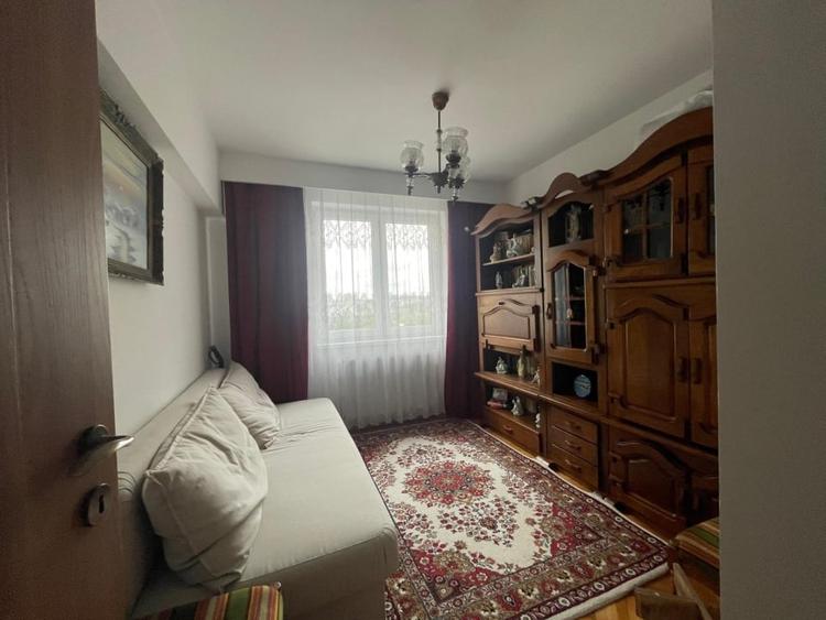 Apartament cu 4 camere decomandat, mobilat în Traian
