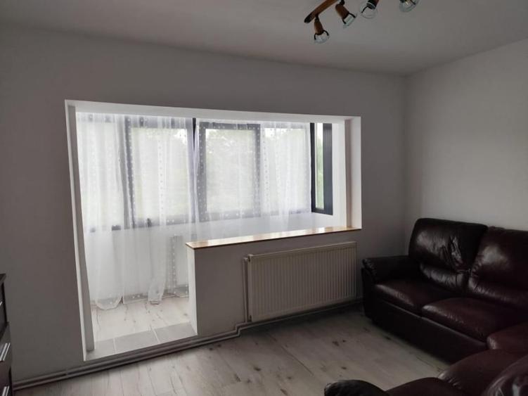Apartament cu 2 camere decomandat în Poiana