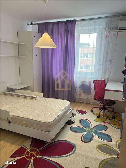 Apartament cu 3 camere decomandat în Tei