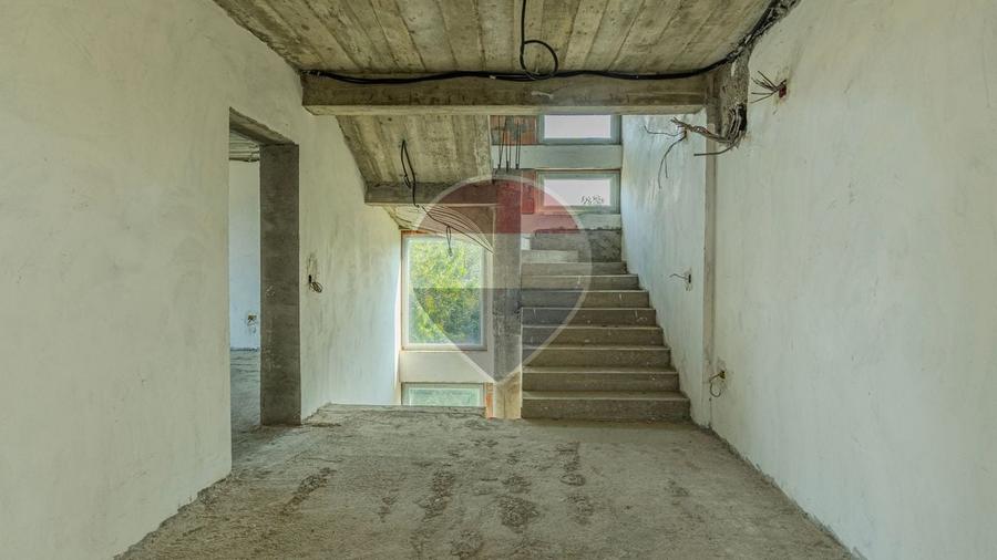 Casă individuală cu 10 camere cu Piscina în Bunloc