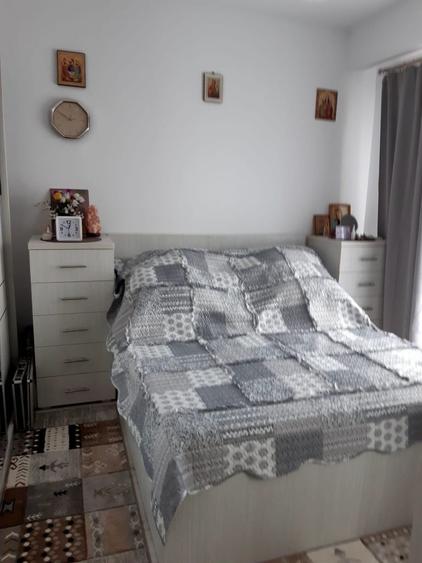 Apartament cu 2 camere semidecomandat, mobilat în Uverturii