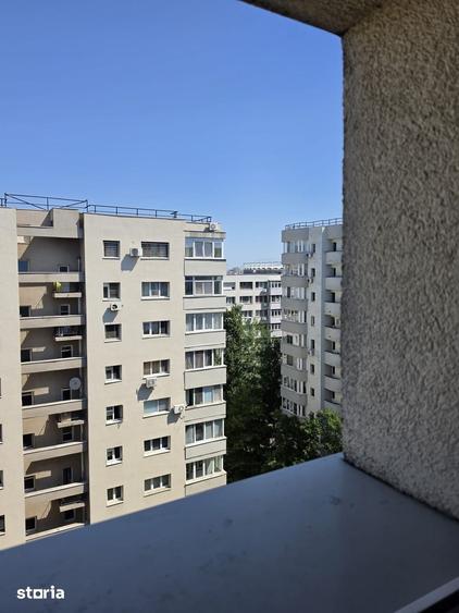 Apartament cu 3 camere semidecomandat în Titan