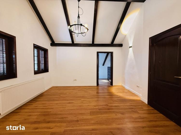 Casă cu 5 camere cu Teren 720 Mp în Sânmihaiu Român