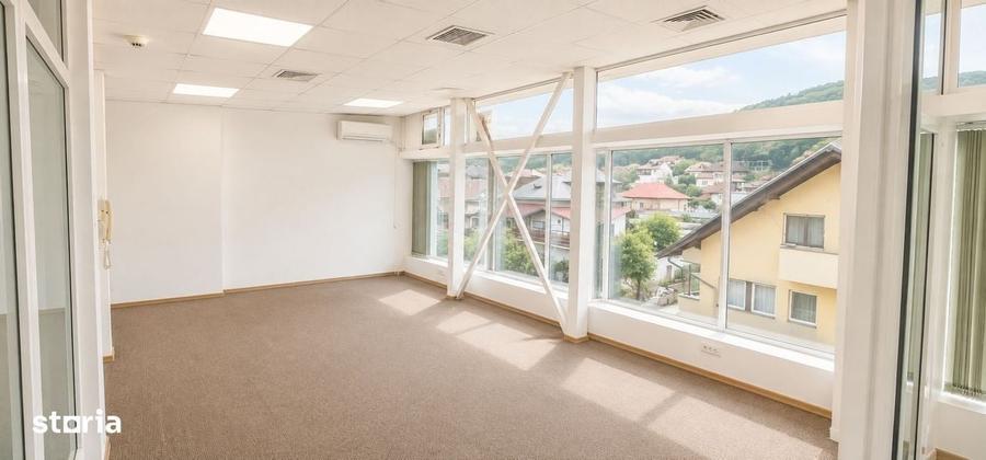 Spațiu comercial, de 600 mp, în Central