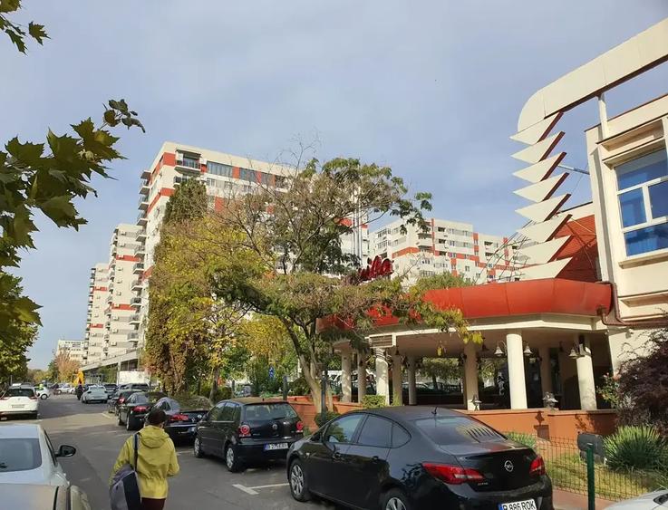Apartament cu 3 camere semidecomandat în Militari