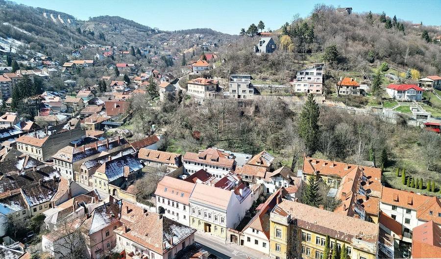 Spațiu comercial, de 1,400 mp, în Centrul Istoric