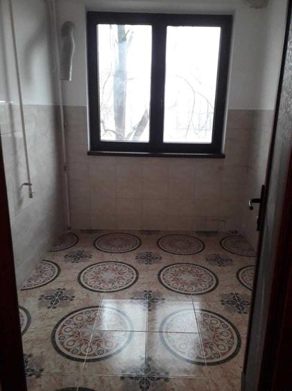 Apartament cu 3 camere semidecomandat în Micro 17