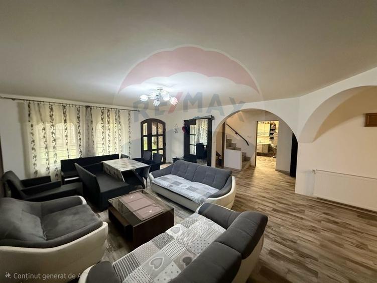 Casă cu 5 camere cu Teren 6117 Mp în Voislova