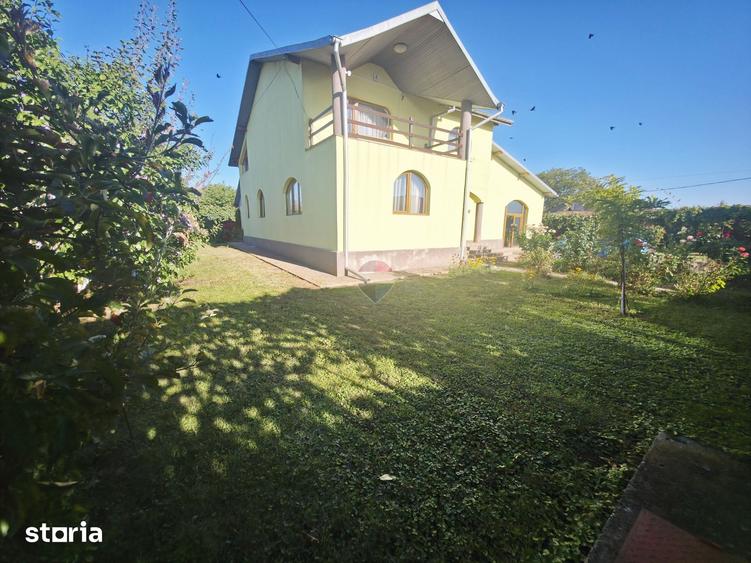 Casă cu 5 camere cu Teren 1779 Mp în Dumbrava