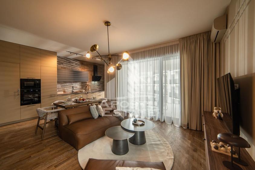 Apartament cu 3 camere semidecomandat în Central